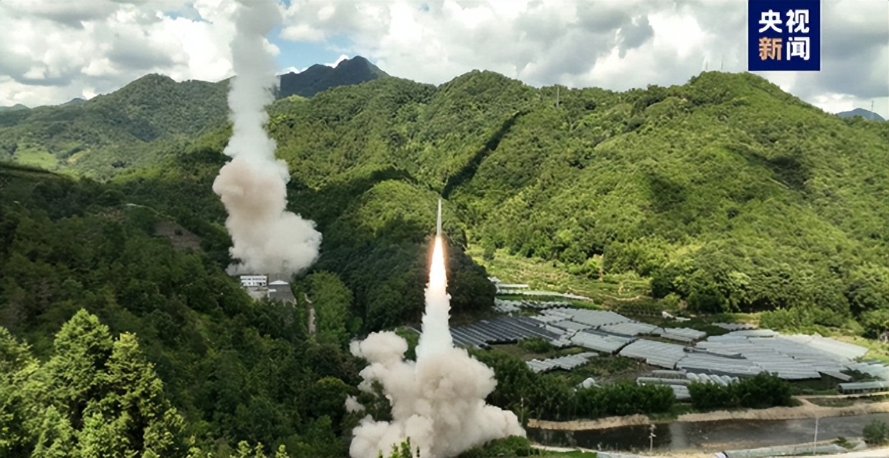 局势已变？解放军锁台，台伪军曾宣布“不还击”，美国航母撤退