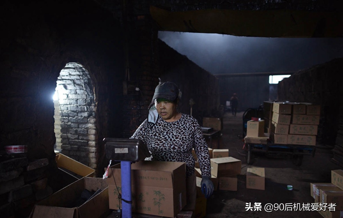 夫妻开烧鹅店一个月赚多少钱,夫妻开一家烧烤店需要多少