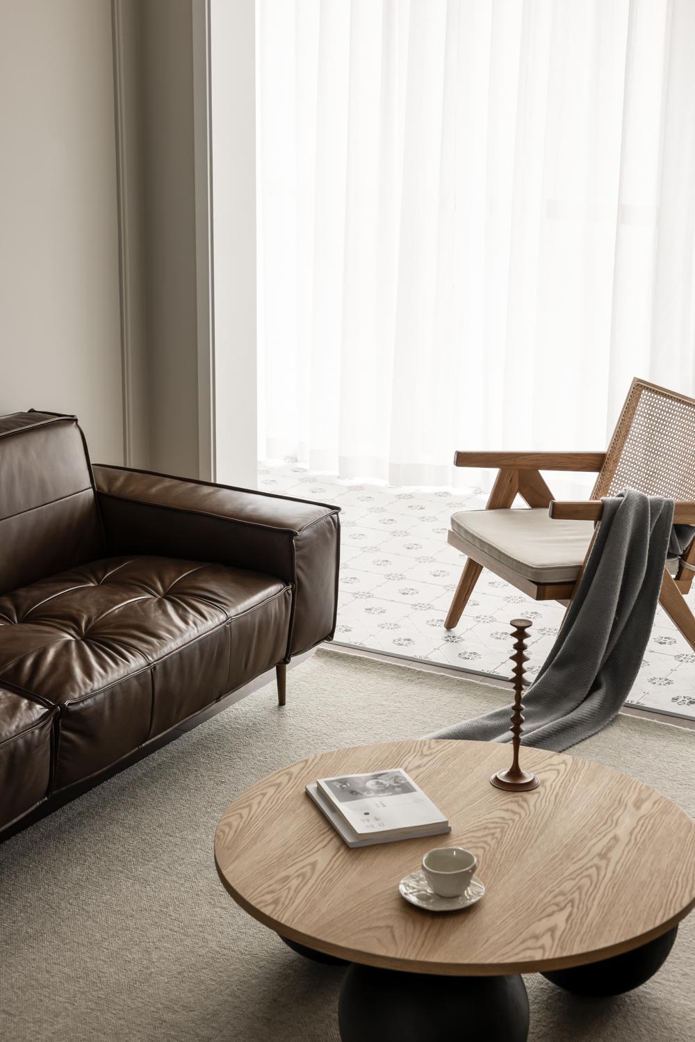 白色为主的客厅配什么颜色沙发图,客厅是白色的要选什么颜色的沙发