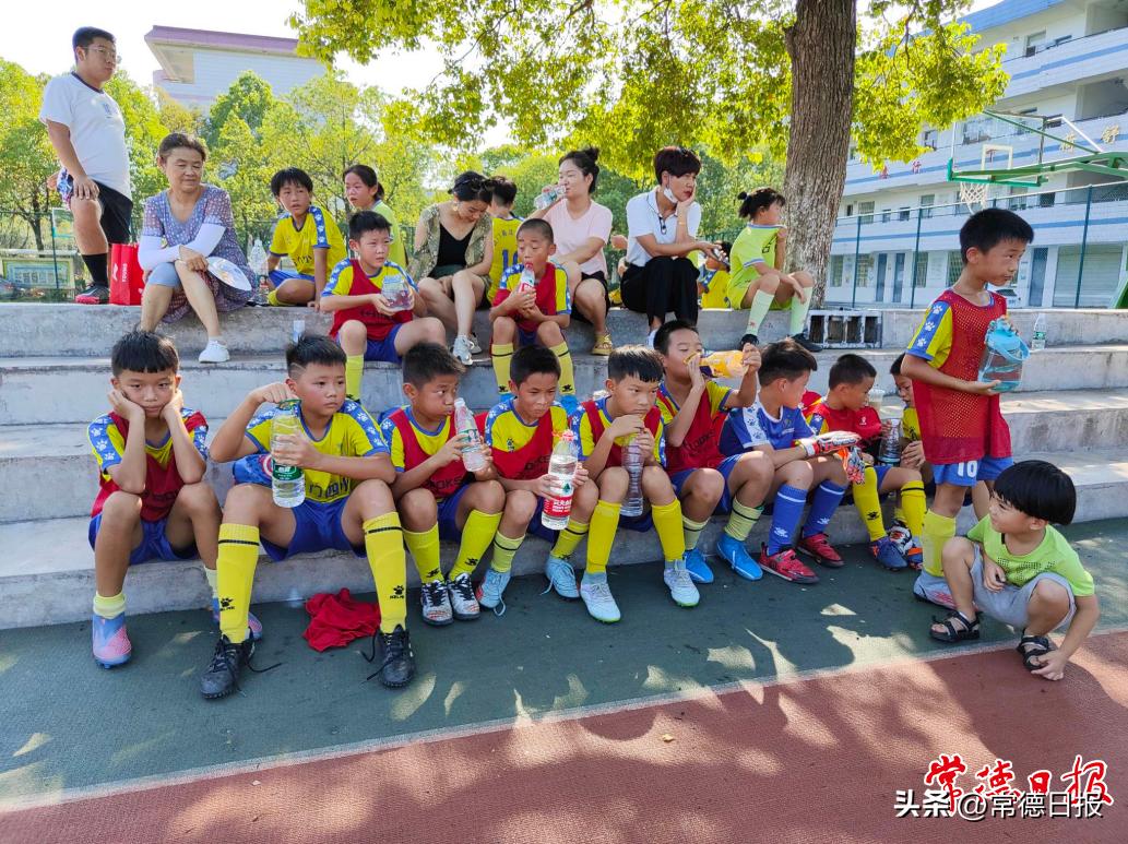 用脚踢出来的梦想之路——石门县“足球育人”特色实践走笔