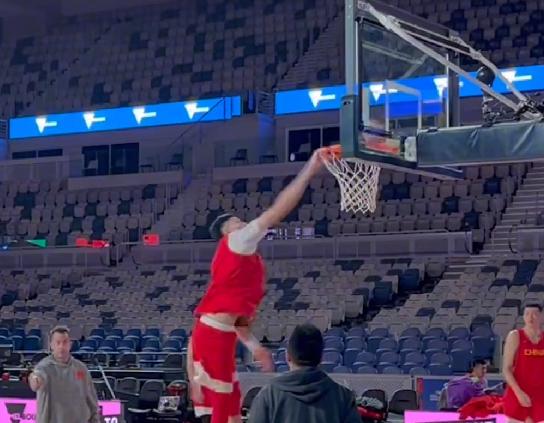 男篮赵睿新闻发布会,周琦赵睿艾伦