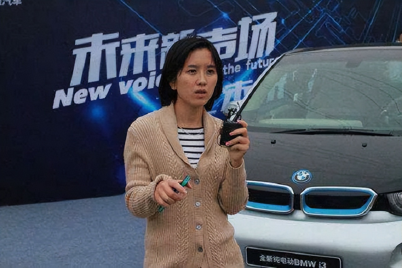 摩拜单车创始人胡玮炜卖了多少钱,ofo共享单车的创始人戴威