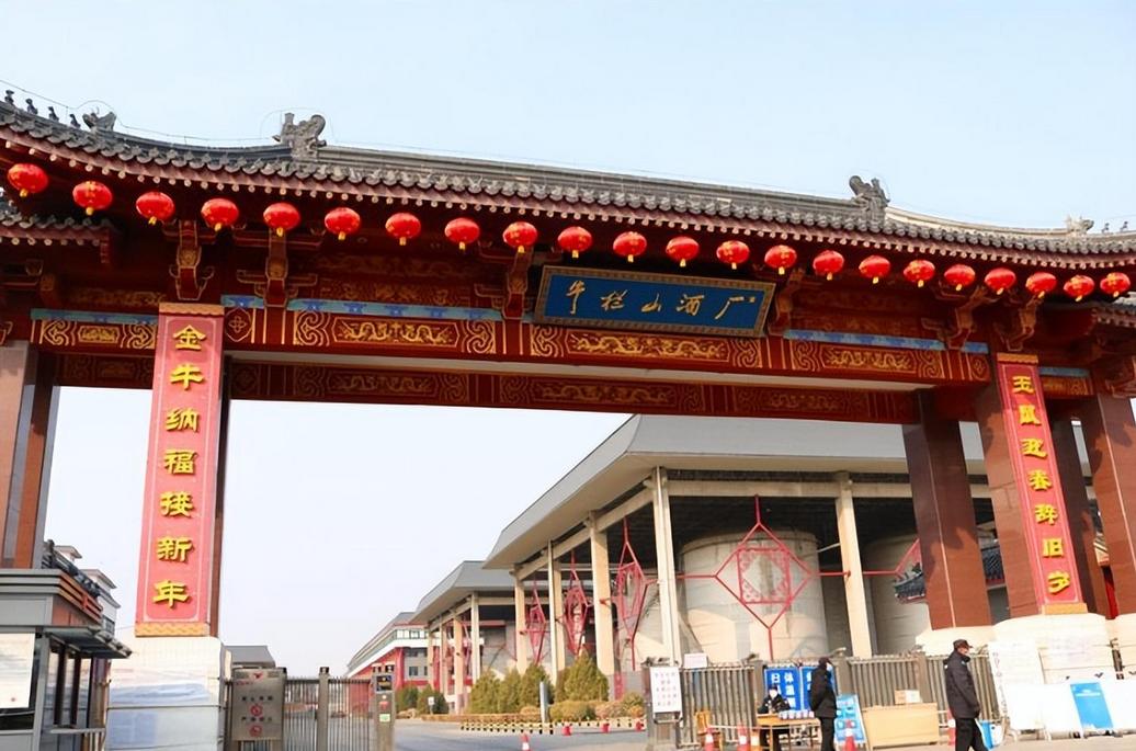 都说二锅头是清香好，可身为浓香的白牛二，为何却能创下百亿神话