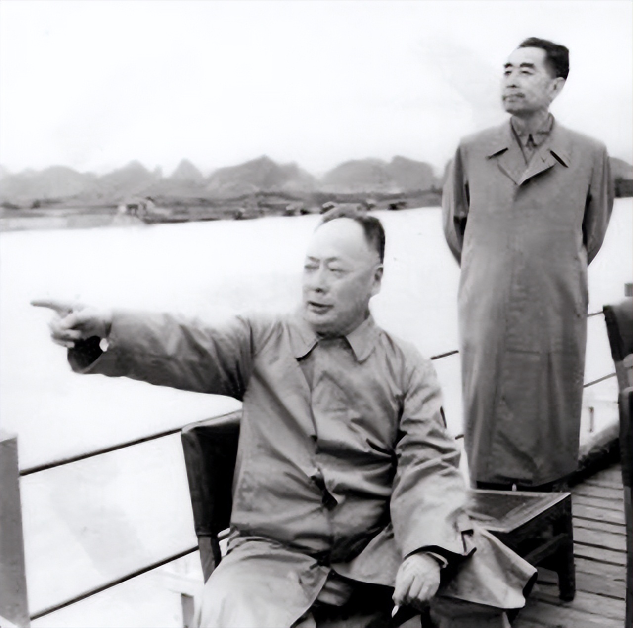 72年陈毅病重回光返照,女儿含泪将耳朵凑近,听见说了八个字