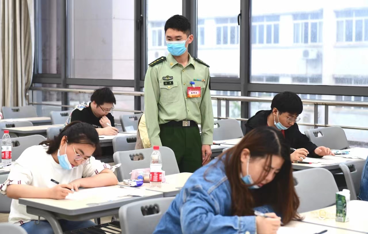 护士值得考部队文职吗,护理专业能报军队文职吗