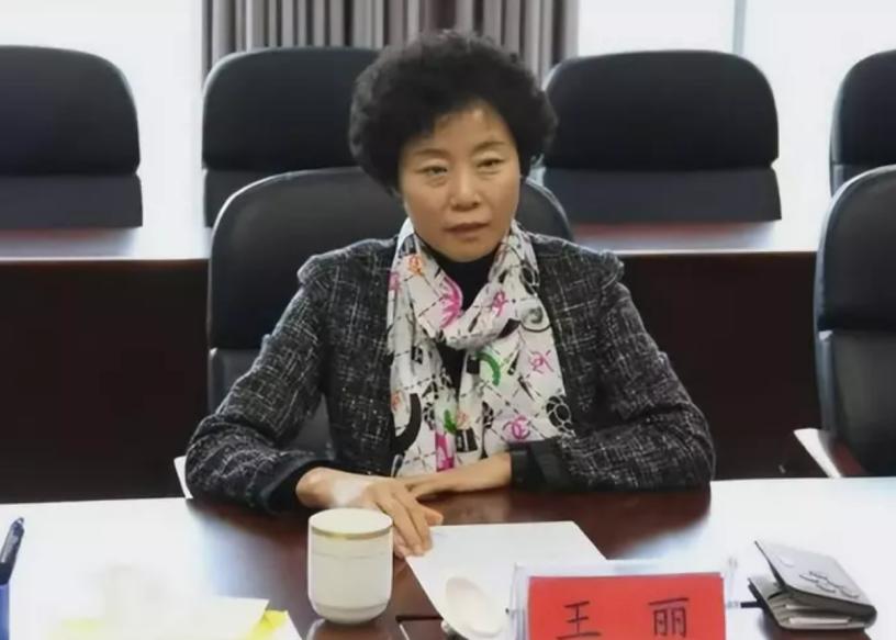 2019年,青海女贪官密室被查,丈夫看到一半接受不了:我走行不行