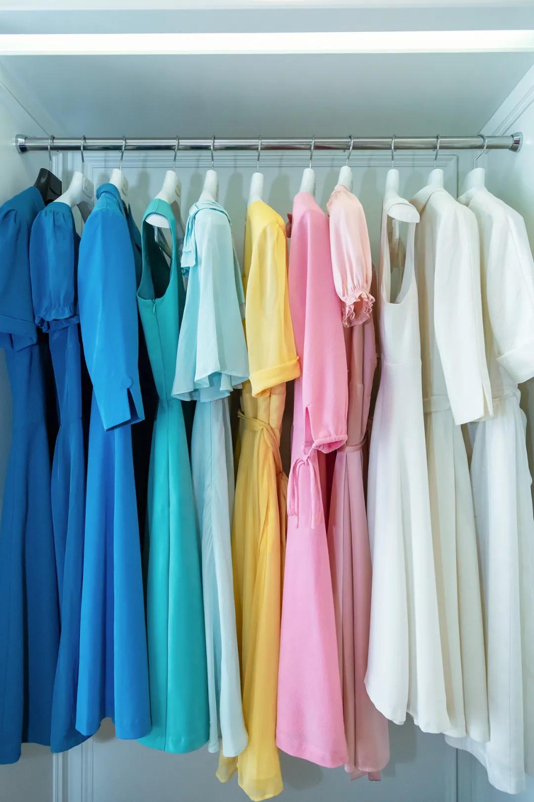 孟晚舟穿的白色连衣裙是什么品牌,孟晚舟同款连衣裙大码