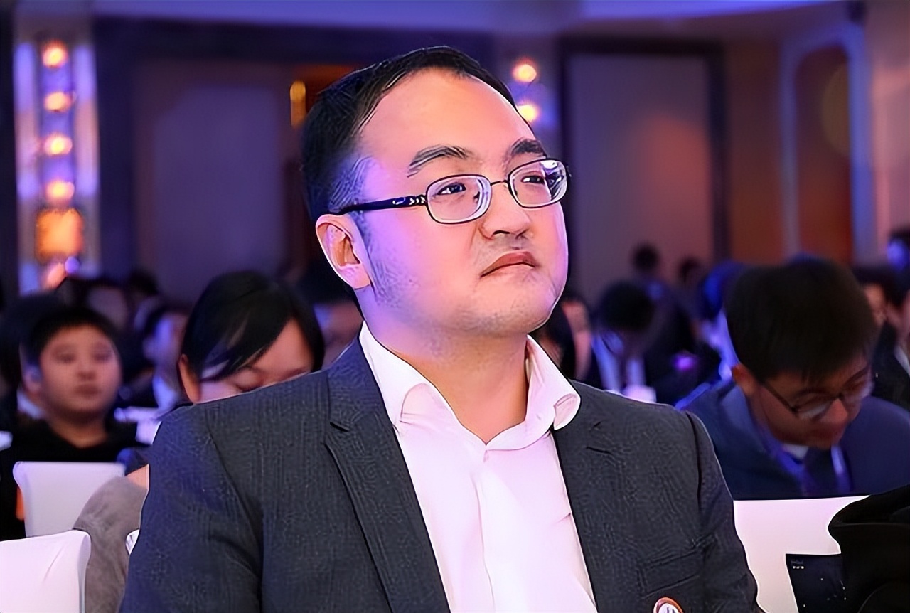 男足球场拉胯的表现和北大天才许晨阳弃美归国6年后却再赴美剖析