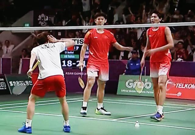 c罗闭嘴手势,c罗隔空挑战韦德