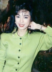 米雪：第一部金庸剧女主，成龙苦追她八年无果，66岁近照仍似少女