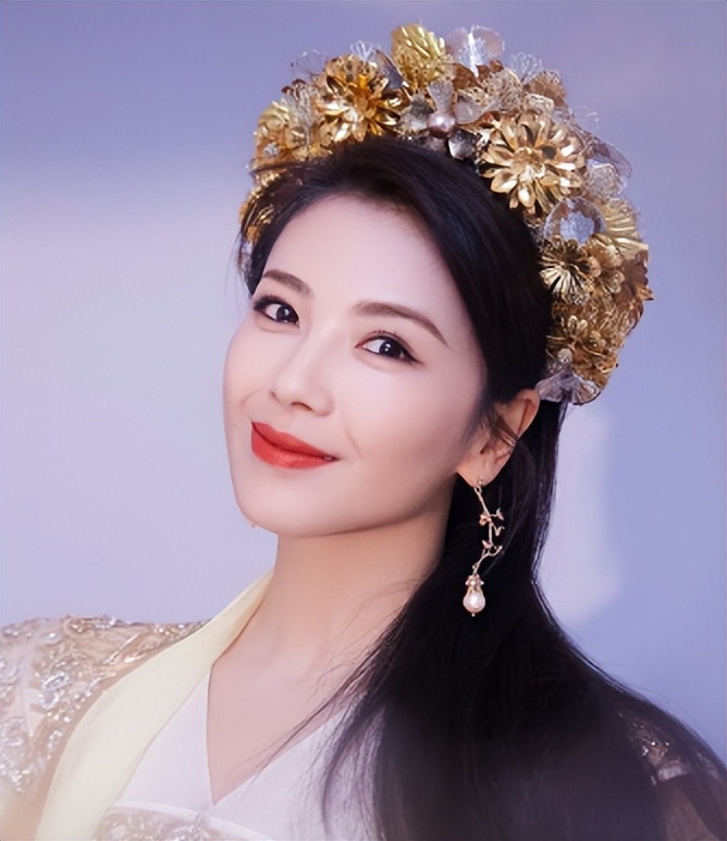 被“贤妻”*绑捆**的人生：刘涛曾经有多风光，现在就有多失意