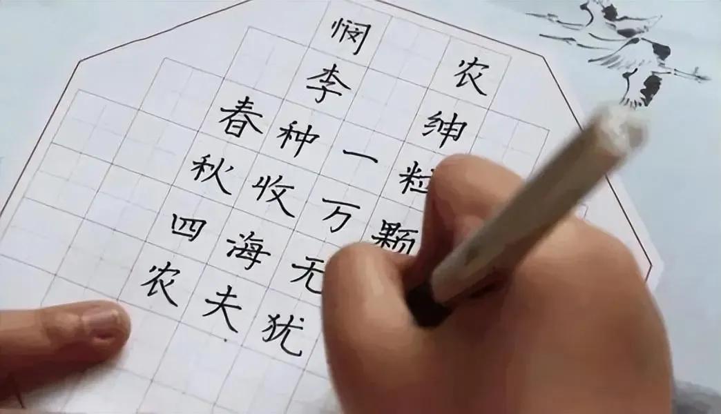 高考最受阅卷老师青睐的字迹,高考现神仙卷面字迹工整