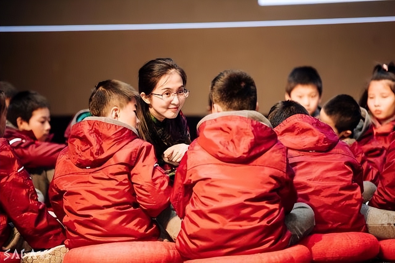 胡红梅大学校长,最美校长胡红梅现在过得怎样