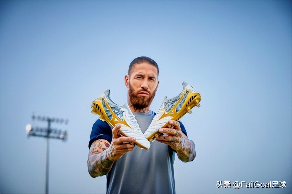 美津浓联名款足球鞋,阿什利塔和美津浓足球鞋对比