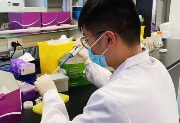 34岁研究生与父母天人永隔，不懂得拒绝的孩子，长大很容易吃亏