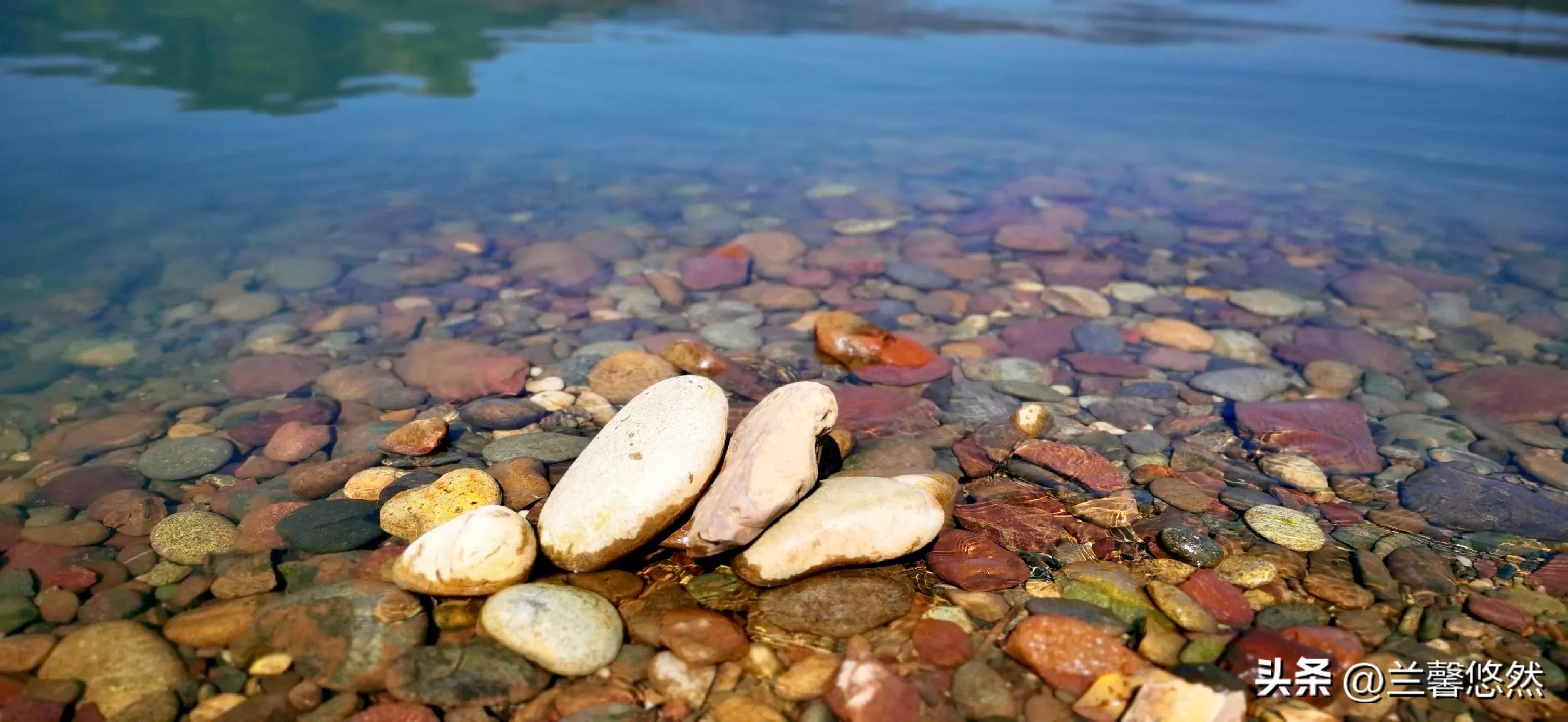 思茅港奇石,棋子湾的彩色石头