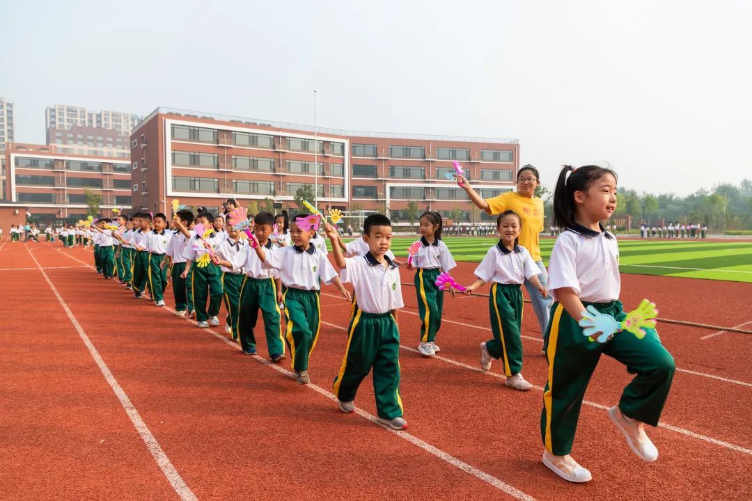 喜迎二十大奋进新征程大学,首都师范大学育新学校房山分校