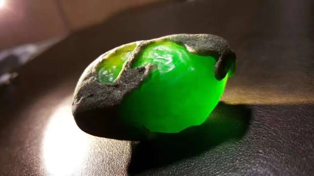 翡翠原石直播间被骗如何维权,淘宝买的翡翠原石如何申请退款