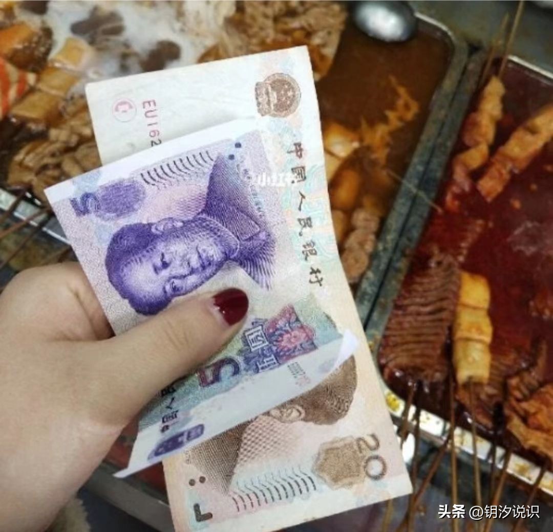 越来越多的年轻人，重新开始使用现金，背后的原因是什么呢？