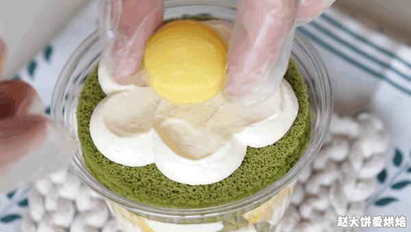 奶油巧克力蛋糕颜值与美味并存,diy颜值高简单不用烤箱小蛋糕