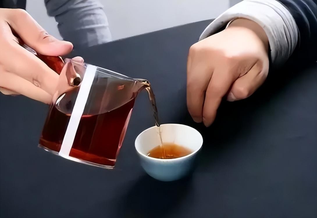 酒局手指敲桌子,酒桌上用手敲桌子