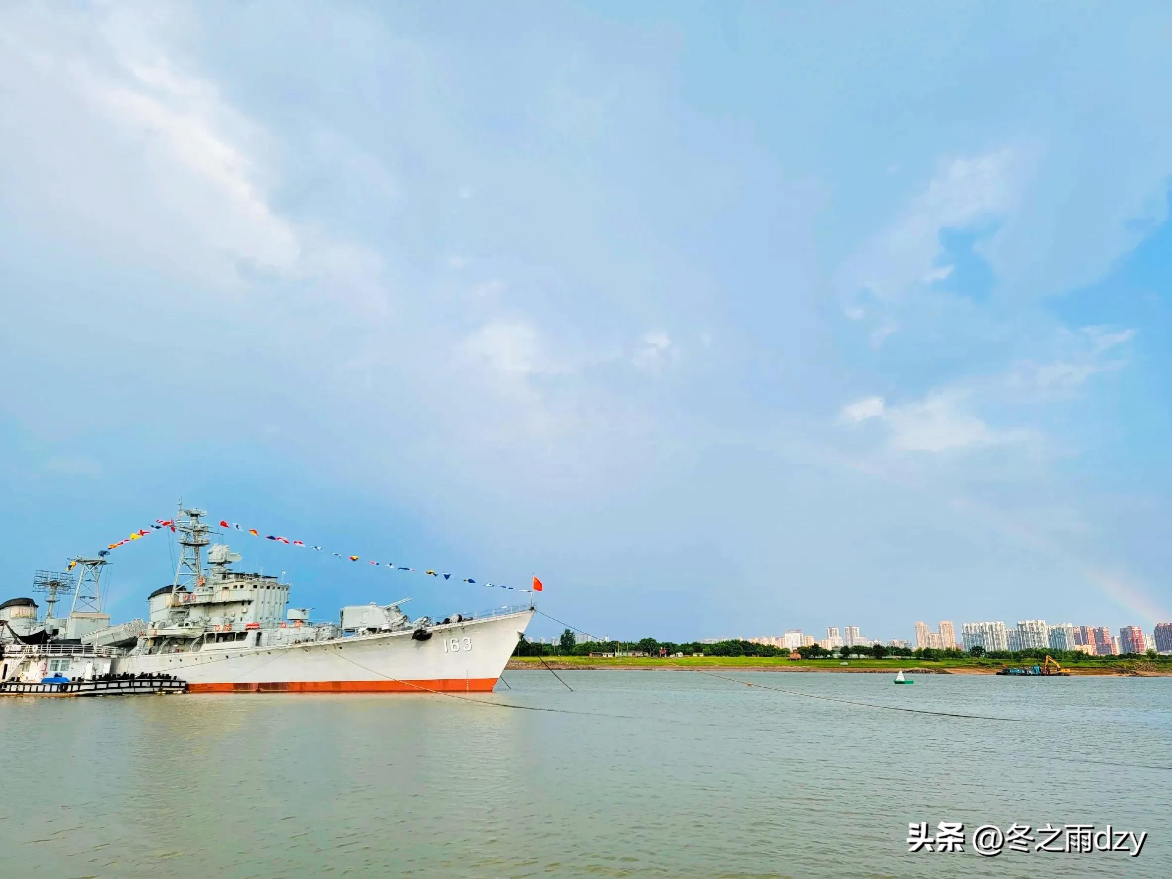 南昌舰主题园凤凰洲湿地公园,凤凰洲建军广场