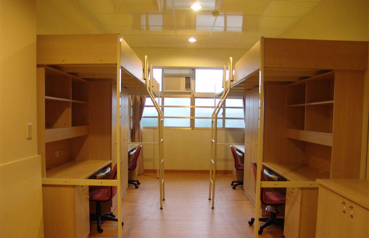 大学生开学寄快递人多,大学生面临开学的反应