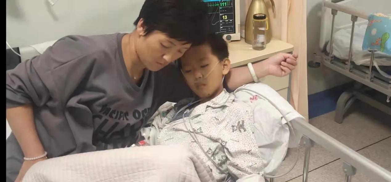 助力“尿袋男孩”的抗白之路