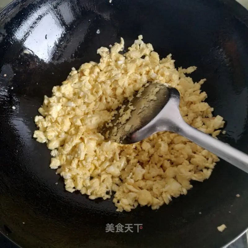 以前有家的时候把家折腾没了，后来就想吃口家里的饭，却不能了