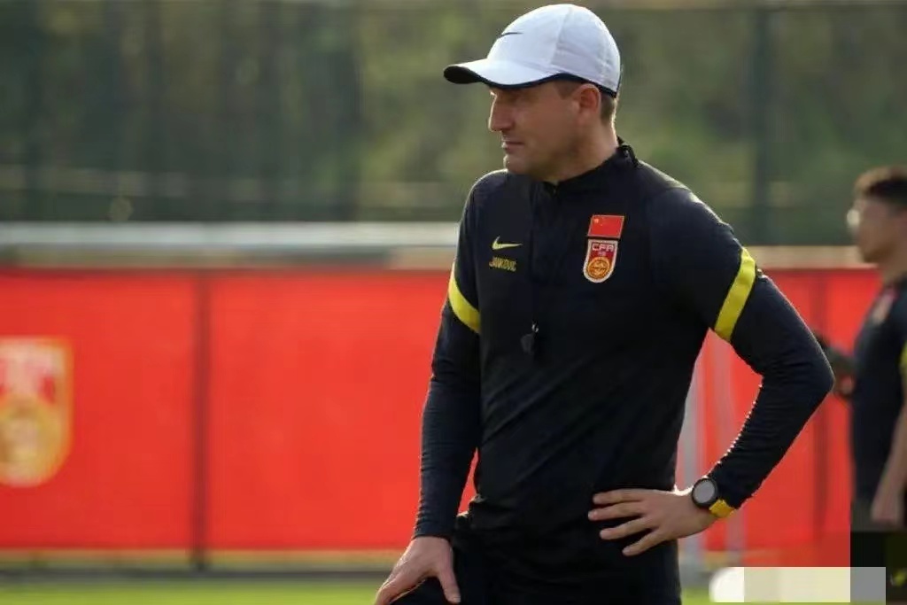 鎰熷姩涓浗鏉庨搧,鎰熷姩涓浗瓒崇悆鏁欑粌