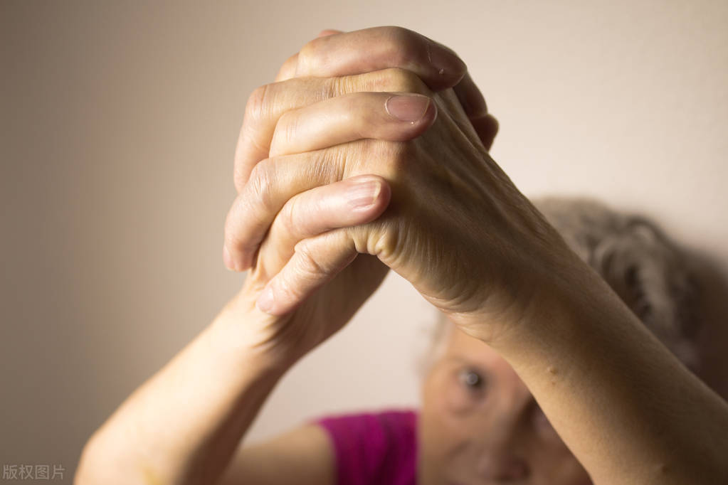 家有80高龄老人子女太累怎么办,老人惹人讨厌什么原因