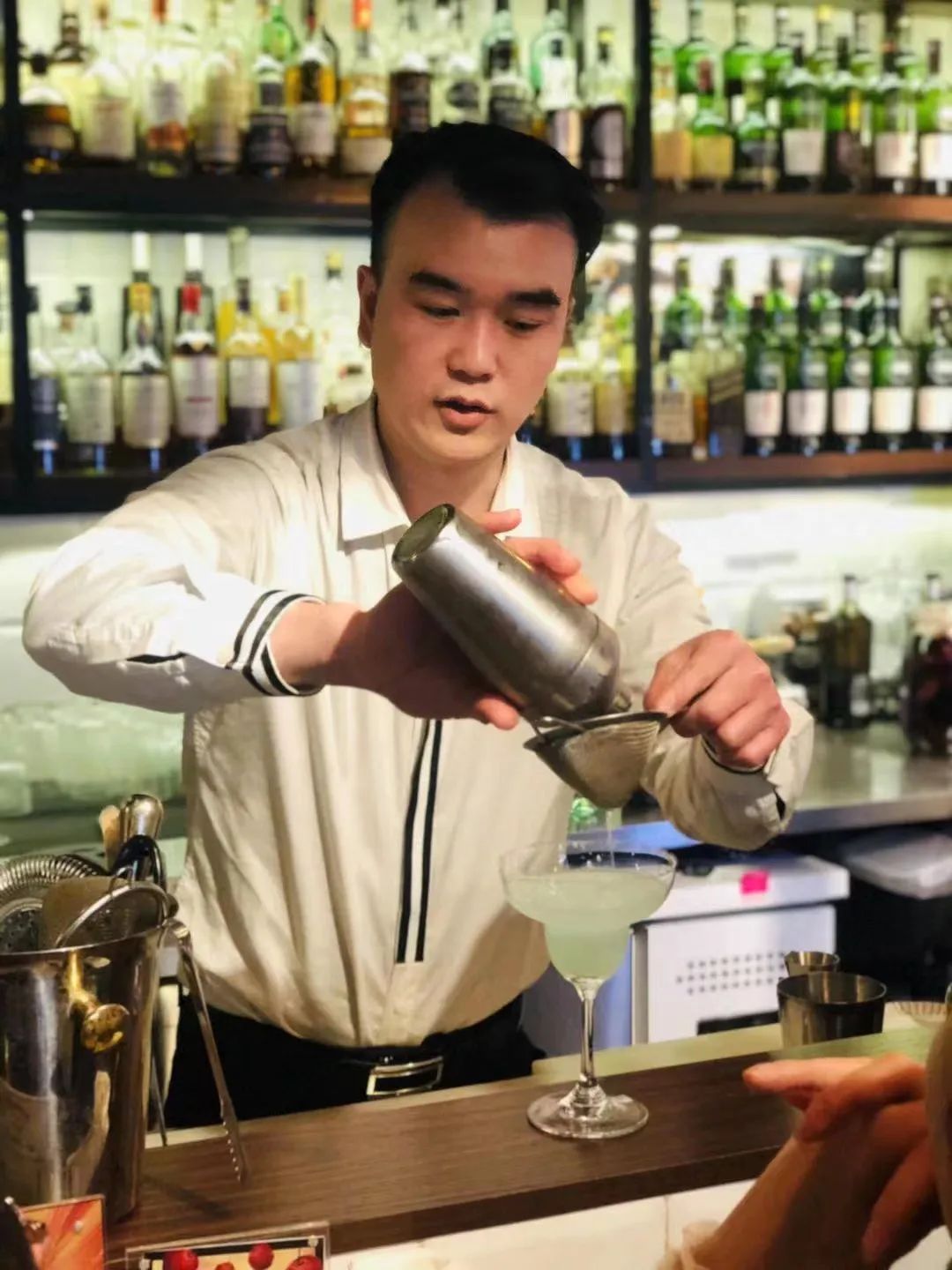 调酒师培训去哪里学零基础完整版,初级调酒师报名官网