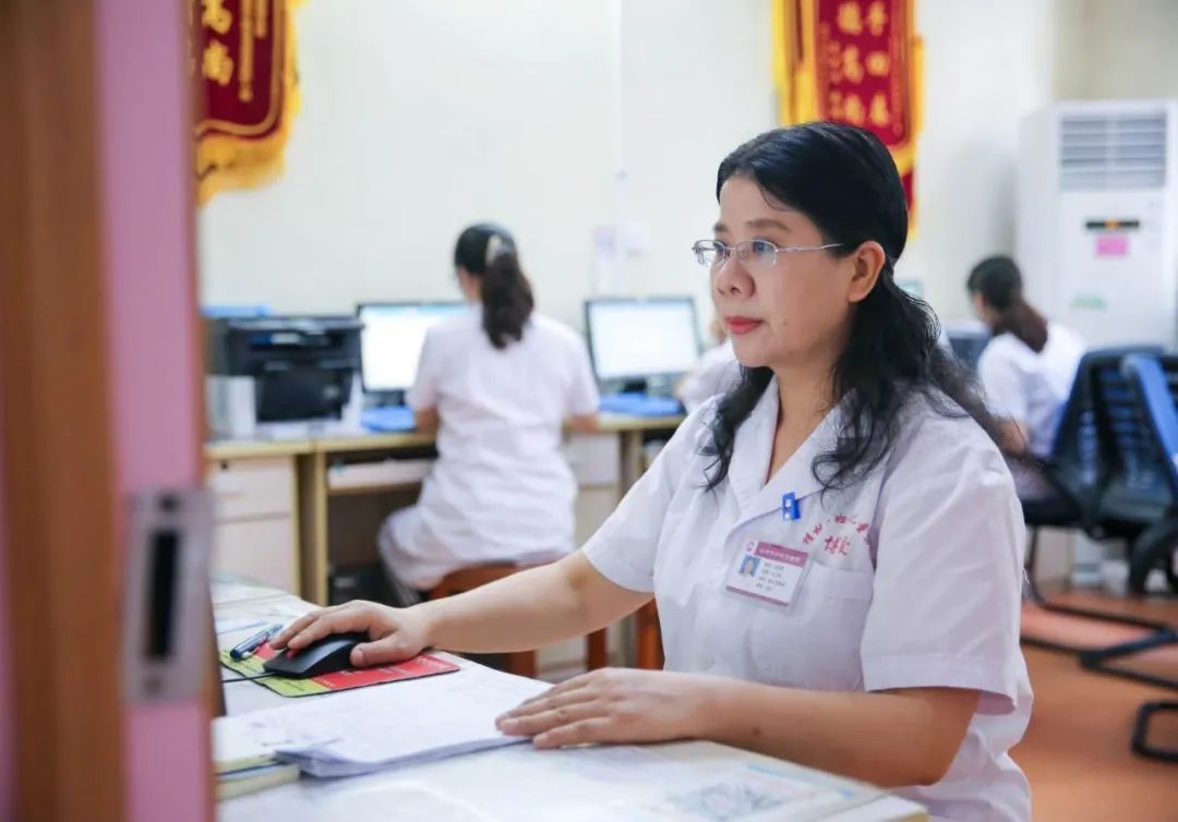 腹腔镜下的宫颈峡部环扎术，助宫颈机能不全女性圆母亲梦