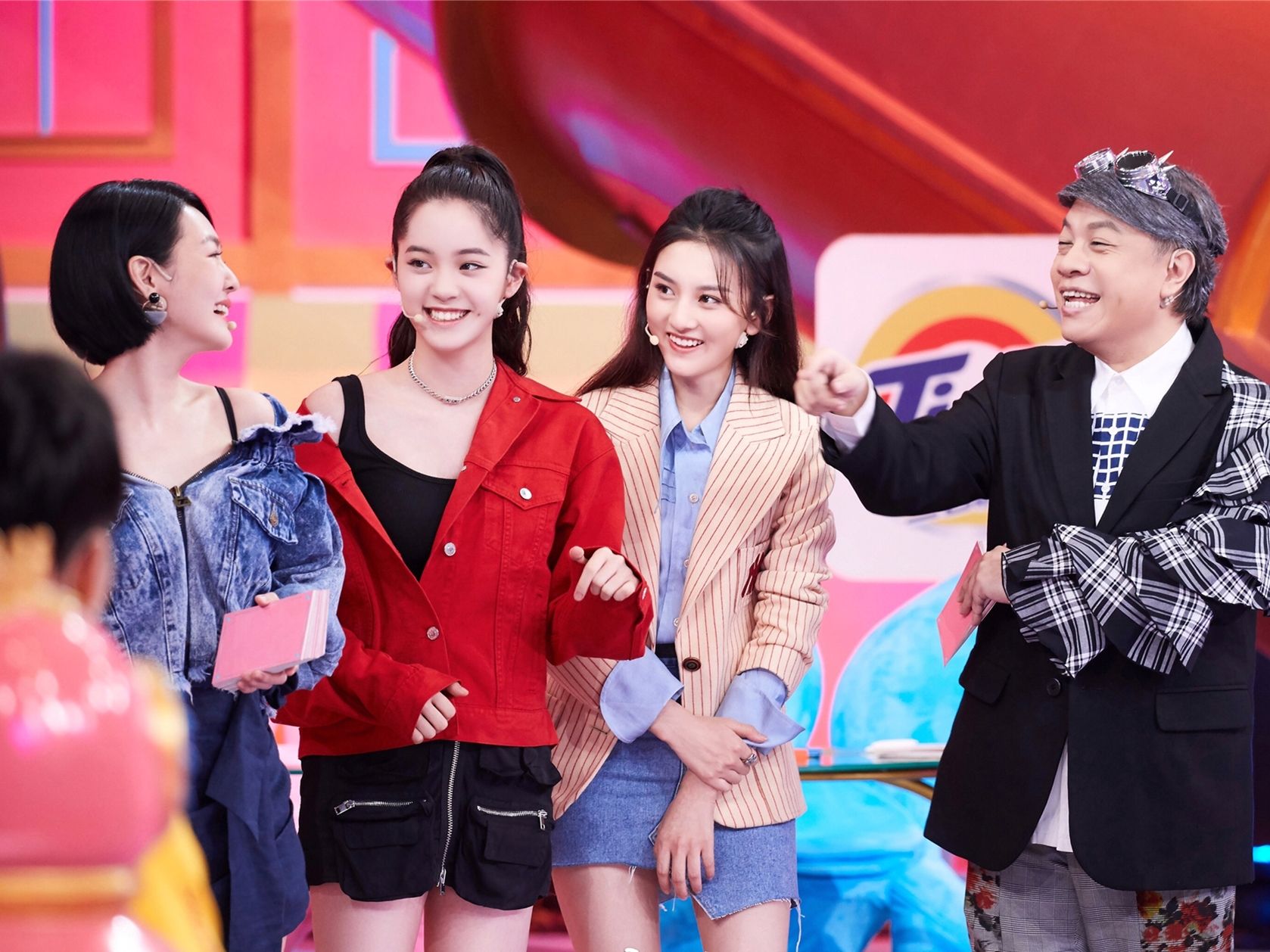 欧阳娜娜的好闺蜜,今天是任敏,昨天是张子枫,前天是宋祖儿