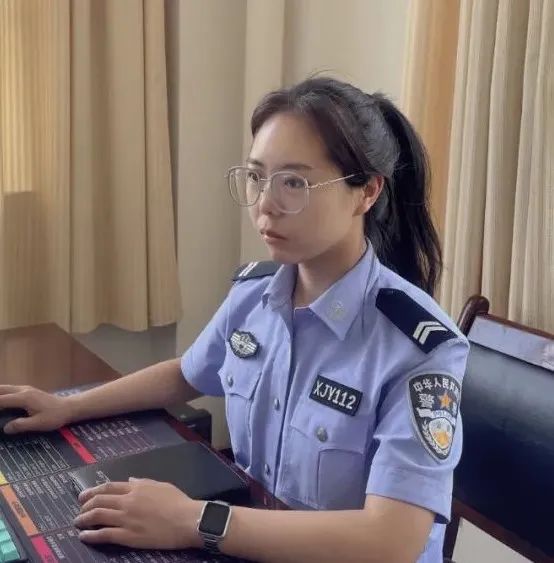 翰墨书香写忠诚挥毫泼墨绘平安