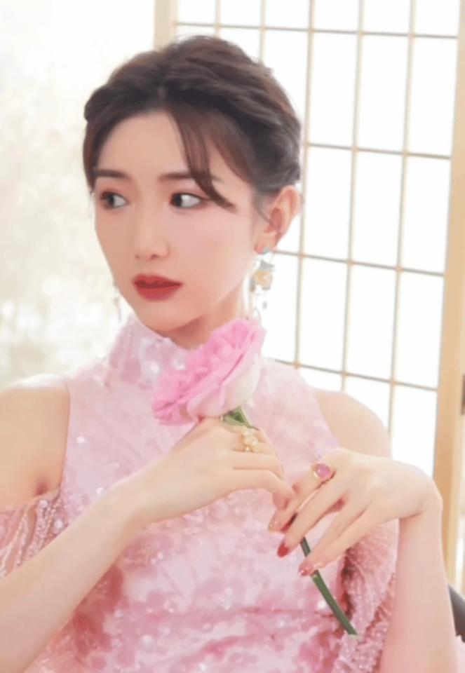 毛晓彤的旗袍造型,毛晓彤旗袍青春环游记