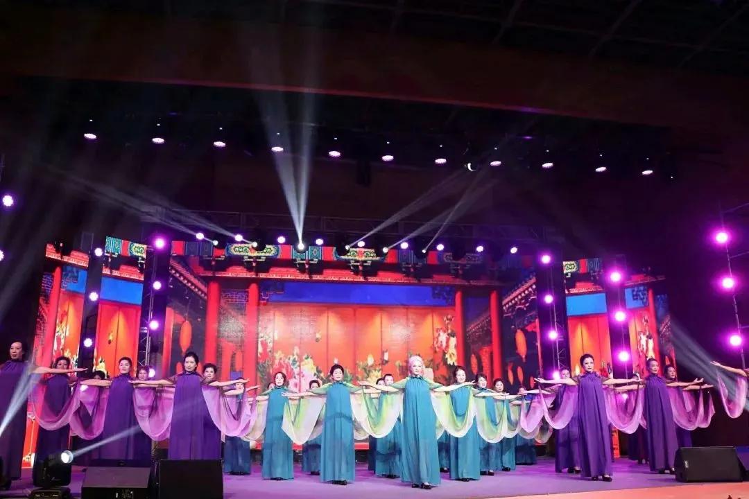 “励志大妈”于书：前夫出轨，两度瘫痪，一夜白头，如今惊艳众人