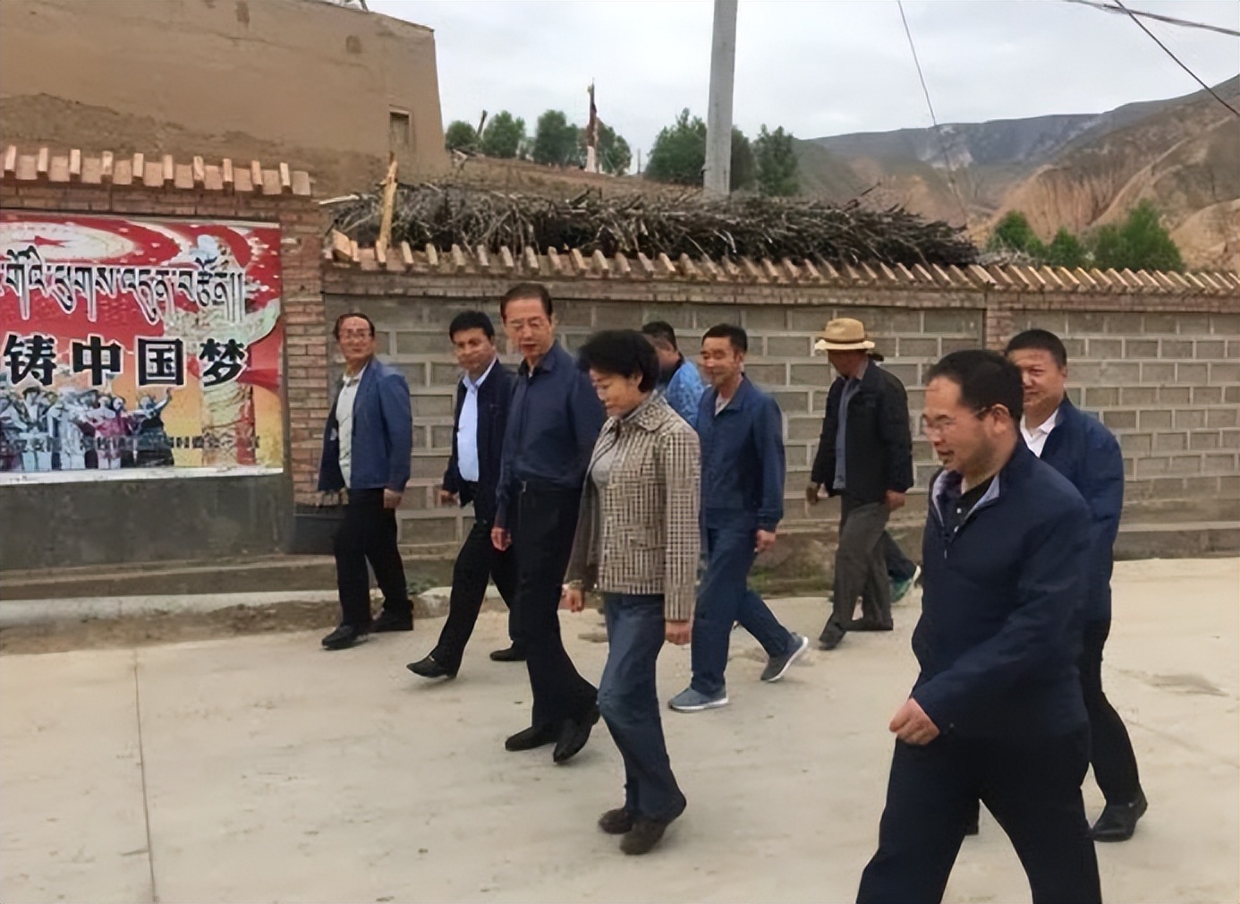 女贪官20多年老纪检：爱马仕丝巾整整一柜子，买了一套房藏匿赃物