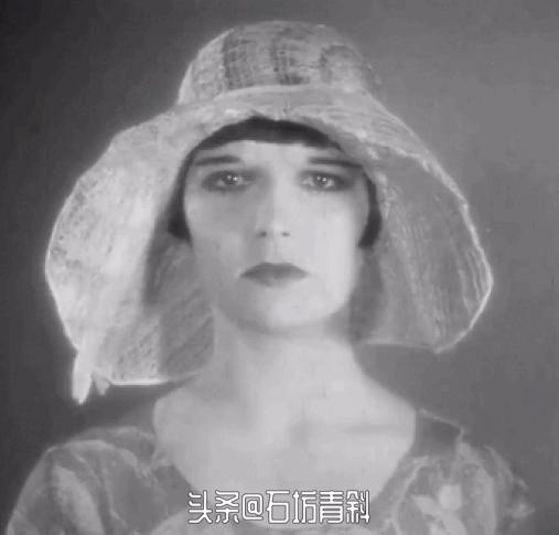 23岁被好莱坞封杀，拒绝减薪，性取向遭质疑，晚年出书揭黑幕