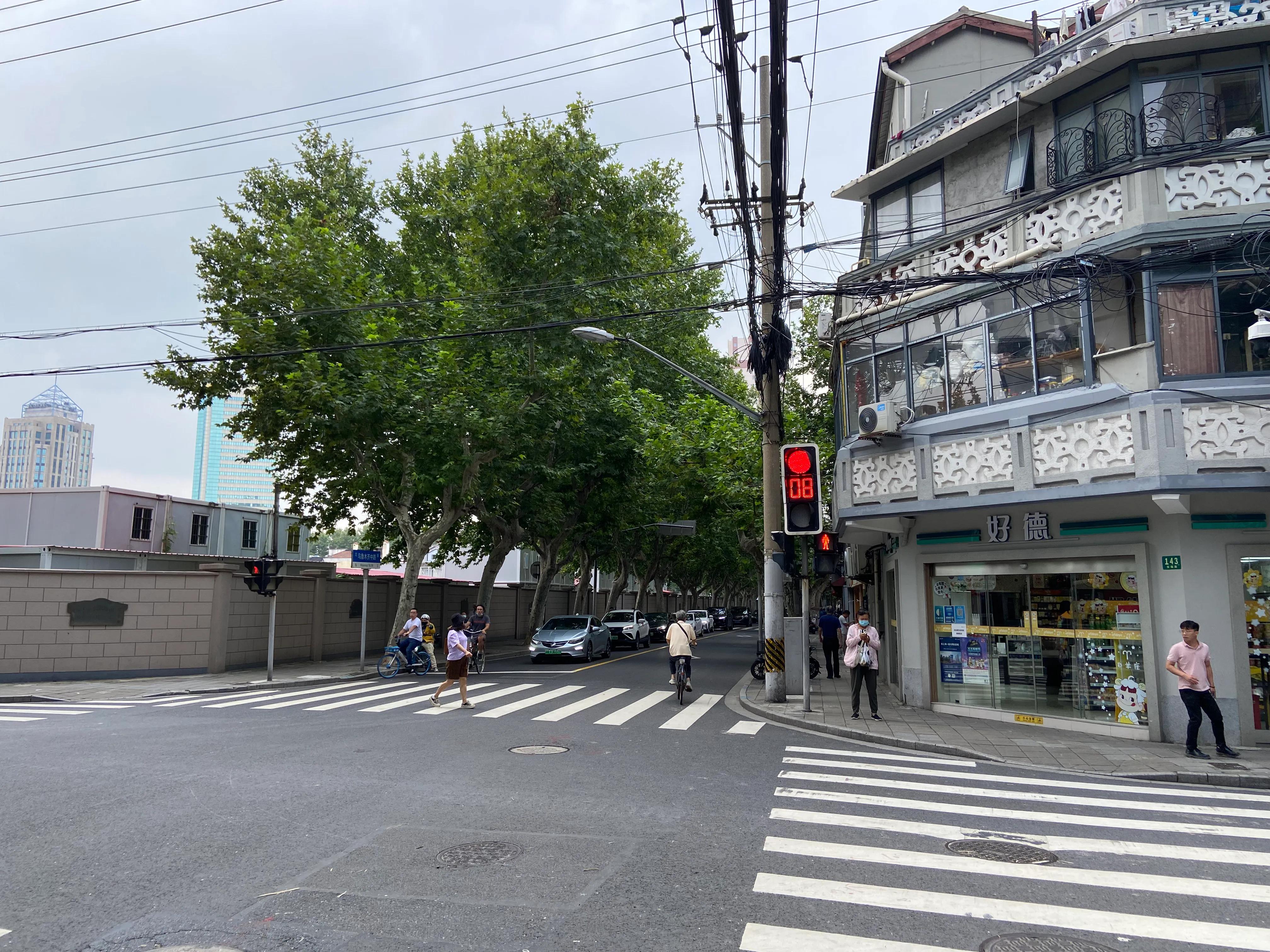 后疫时代的乌鲁木齐中路，人生海海，生活一半烟火，一半释然