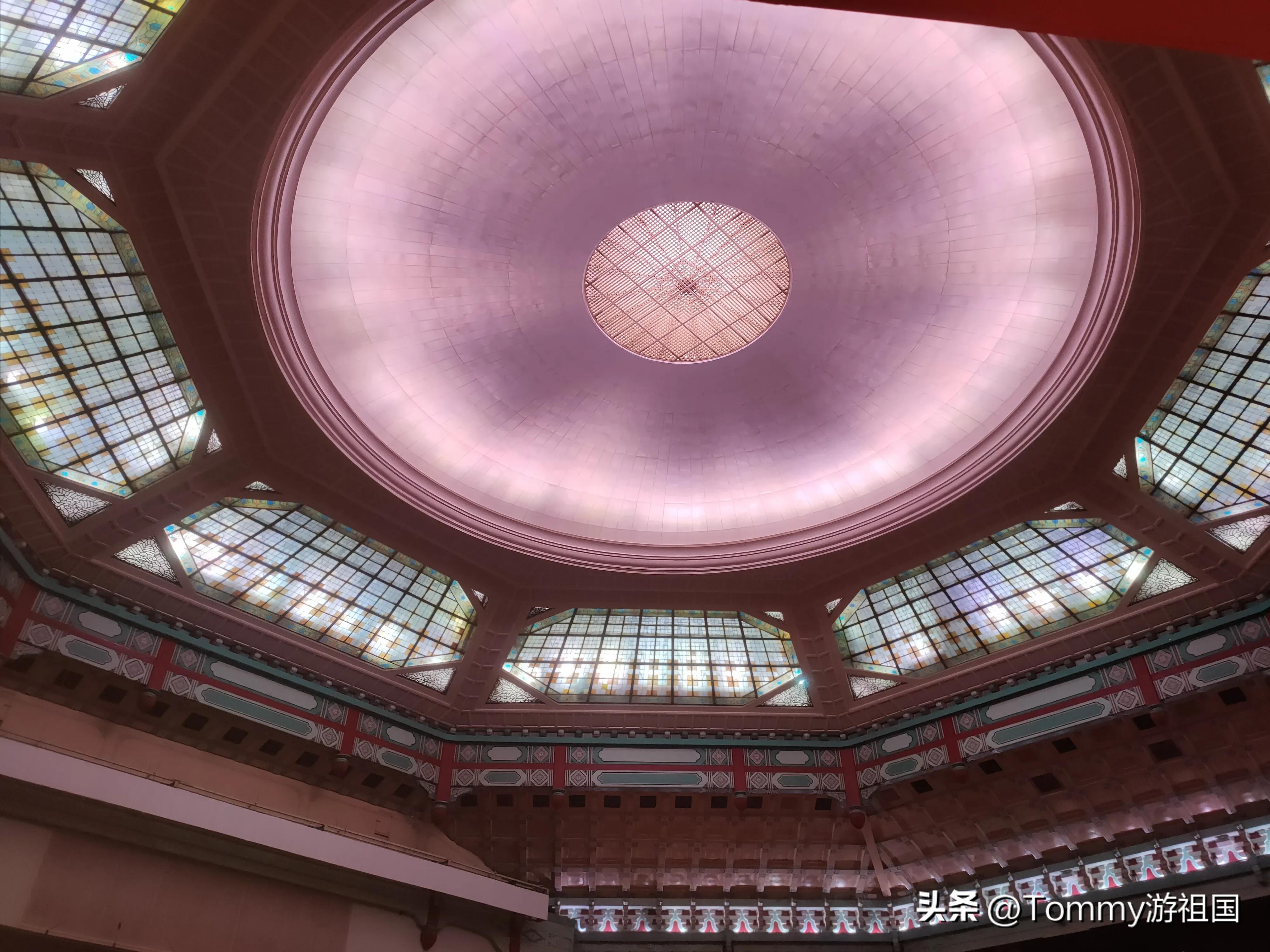 中山纪念堂木棉怒放,参观广州市中山纪念堂