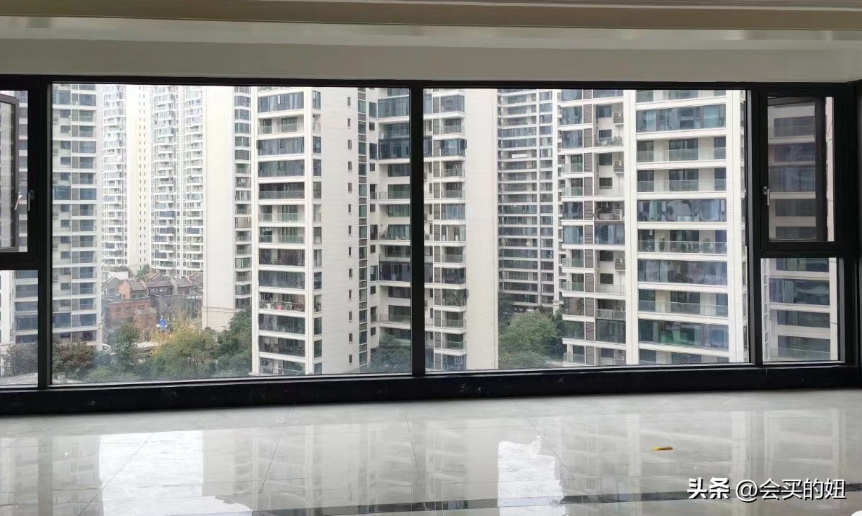 大玻璃和小玻璃哪种好,新型大玻璃应该注意些什么