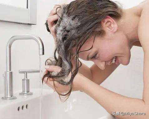 养发护发解决各种头皮问题,头屑多脱发怎么去除小妙招