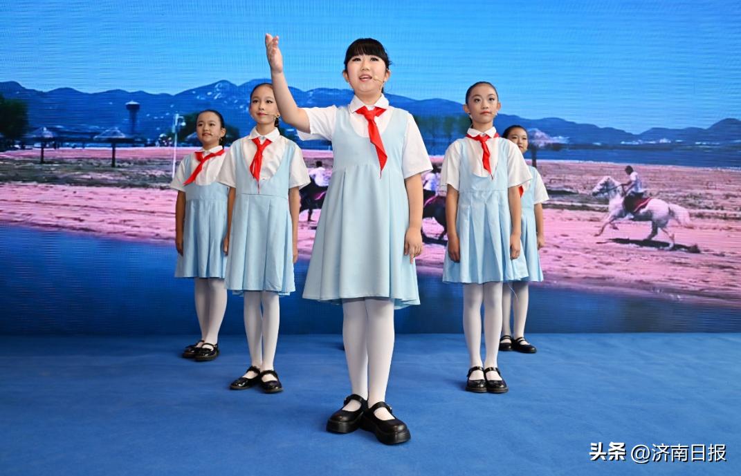 “少年泉城颂”精彩开场，千名“泉娃”传诵泉文化，带您领略泉民阅读新样态