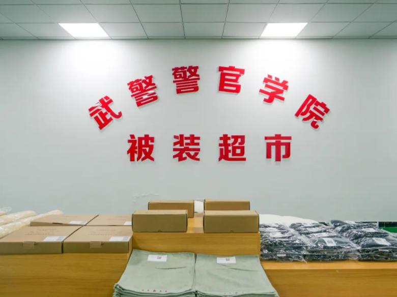 部队被装开箱,部队被装