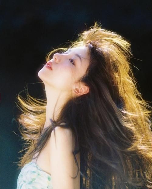 艾妍赫眉形,艾妍赫做的眉毛