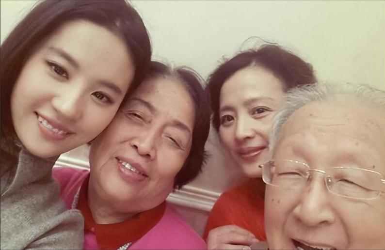 关于刘亦菲美国国籍她怎么回应,刘亦菲的国籍是中国还是美国