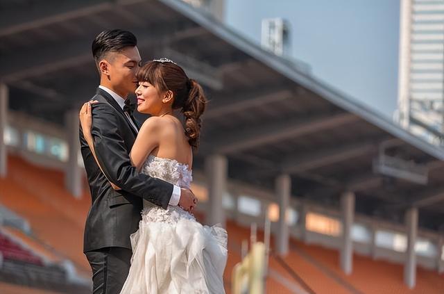 国足太太团肤白貌美,国足太太们颜值逆天