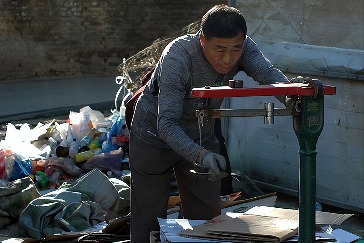 废品站老板回收废铁,废品站老板回收黄金