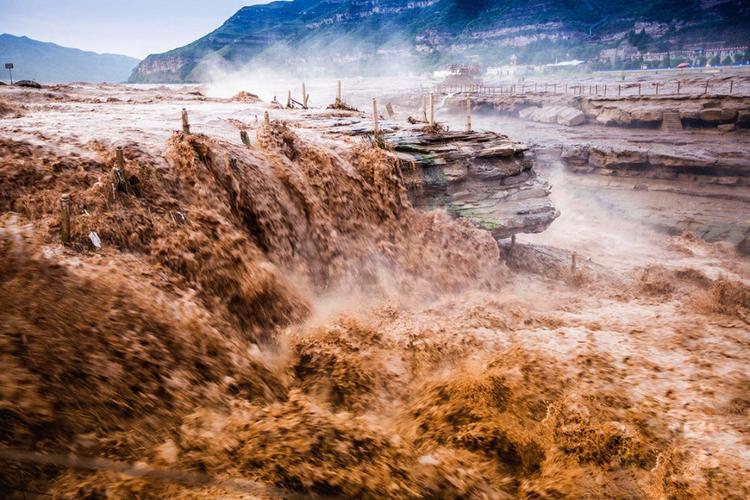 离谱！开天辟地头一遭，农民用黄河水浇地，竟然也要收费了？